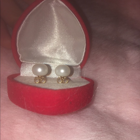 Stud pearls ( freshwater) SOLD OUT!! - Picture 2 of 5